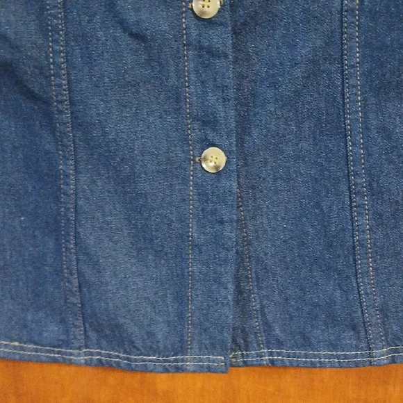 Women's Denim Sleeveless Vest - Picture 4 of 9